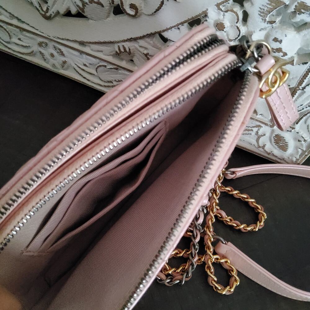 Chanel Gabrielle Clutch With Chain Iridescent Pink Quilted Lambskin Crossbody - Picture 13 of 16